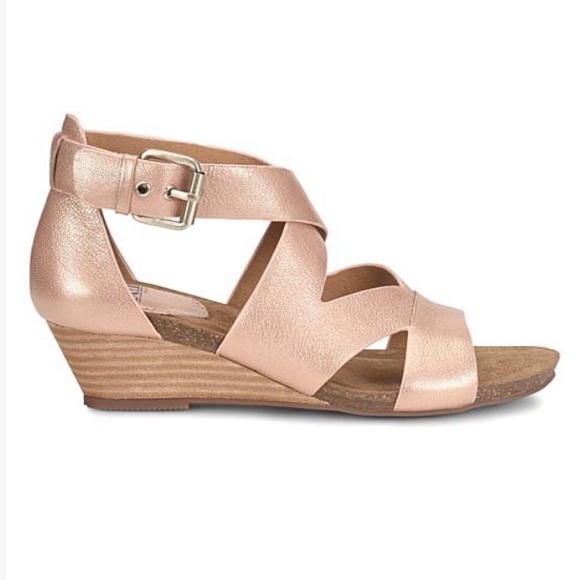 Rose Gold Vara Leather Wedge Sandal, 8.5M - Picture 2 of 5